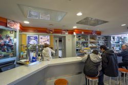 Cafetería y barra con pinchos en fertol 3