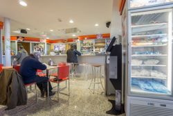 Instalaciones y tienda en la estación de servicio 5